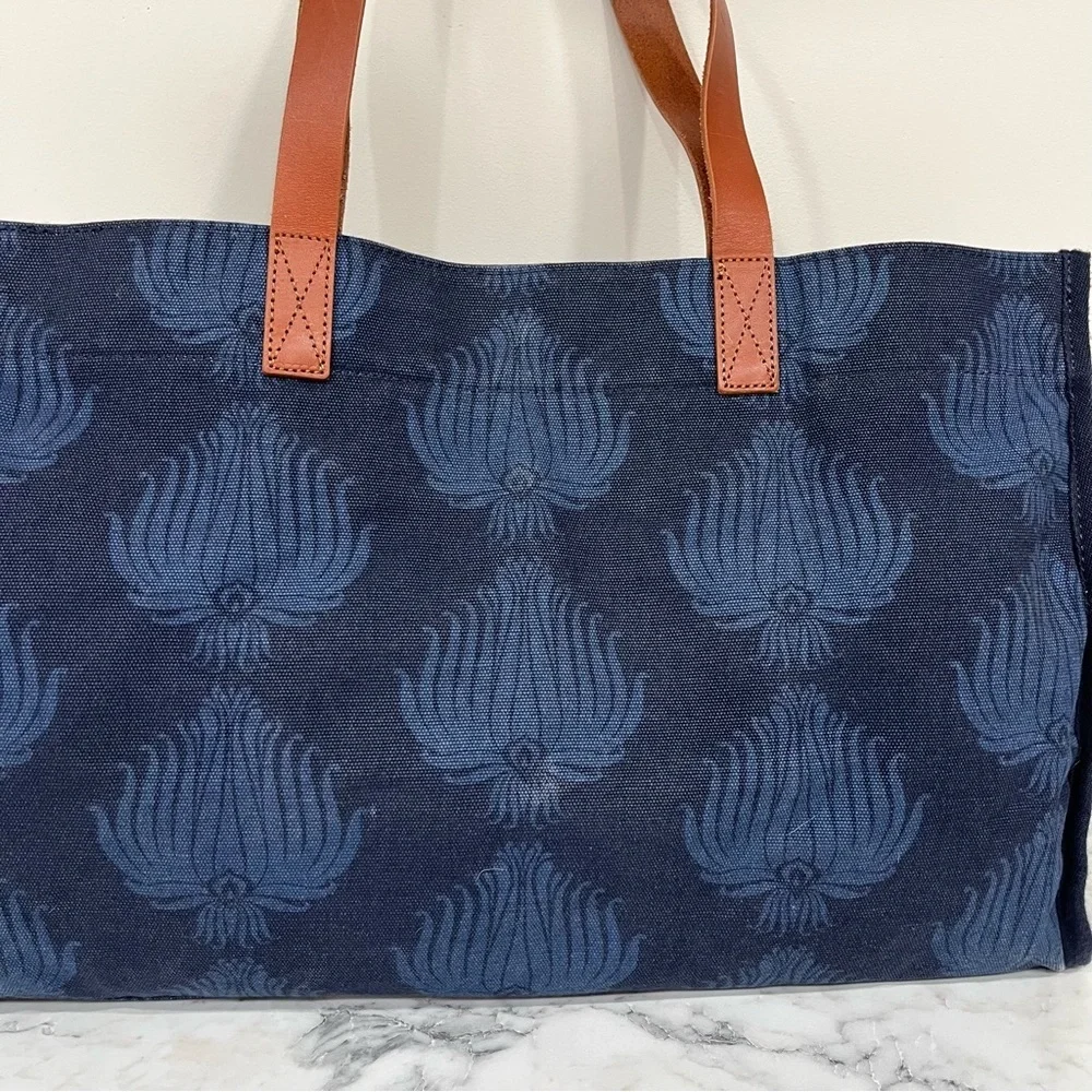 Pottery Barn Kids preppy canvas diaper tote navy blue leather straps initial 